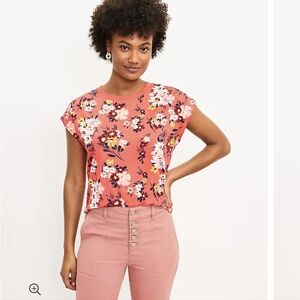 NEW LOFT WOMEN FLORAL WEDGE TEE medium